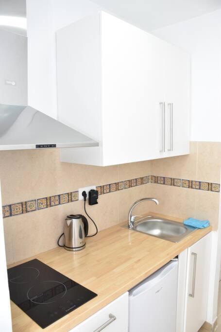 Small Apartament By The Sea Malaga Ngoại thất bức ảnh